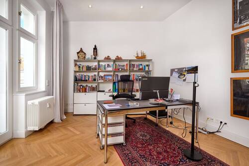 Arbeitszimmer mit eigenem Balkon - 