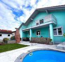 Traumhaftes Zweifamilienhaus mit großem Garten, Pool und vielseitigen Nutzungsmöglichkeiten! - Mengkofen