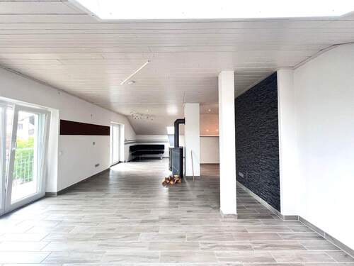 1. OG Wohnzimmer - 8 Zimmer Mehrfamilienhaus, Wohnhaus in Mengkofen
