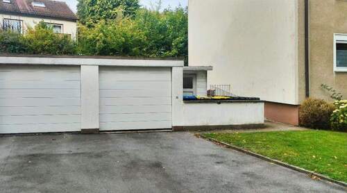 Garage mit Stellplatz - 