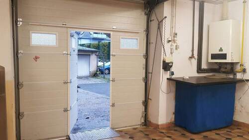 Sektionaltor mit Tür - Garage, Stellplatz zur Miete in Saarburg