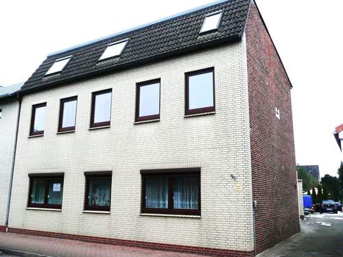 Stadthaus EG-OG+DG wohnlich - 5 Zimmer Mehrfamilienhaus, Wohnhaus zum Kaufen in Barmstedt