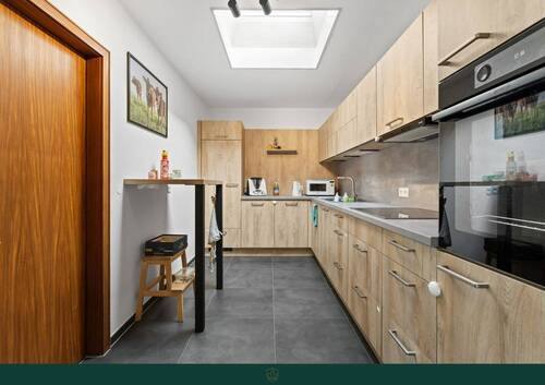Küche mit Zugang zur Speisekammer - 6 Zimmer Bungalow zum Kaufen in Kempten (Allgäu)