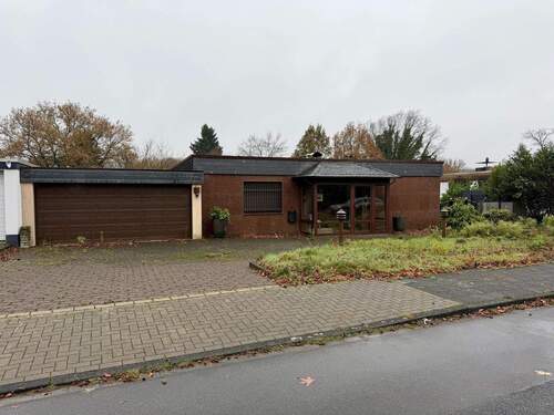 Frontansicht - Höseler Hanglage trifft Gestaltungsfreiraum - Bungalow mit Zukunft