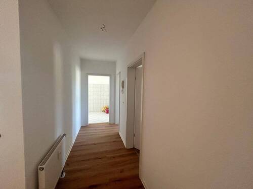 Flur - 3 Zimmer Etagenwohnung zur Miete in Hohenstein-Ernstthal