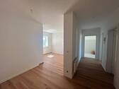 Flur/Küche - Etagenwohnung mit 74,00 m&sup2; in Hohenstein-Ernstthal zur Miete