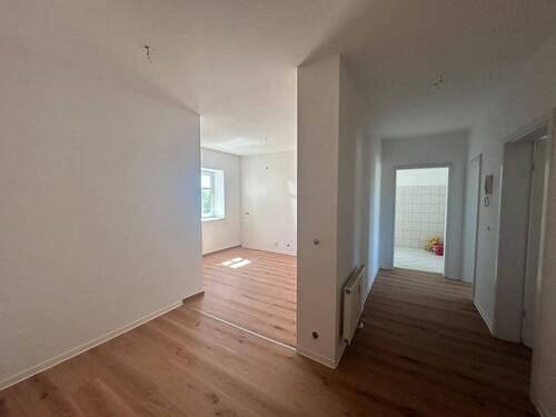 Flur/Küche - Etagenwohnung mit 74,00 m&sup2; in Hohenstein-Ernstthal zur Miete