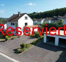 Massives Ein-Zweifamilienhaus mit Doppelgarage in Beverungen-Wehrden