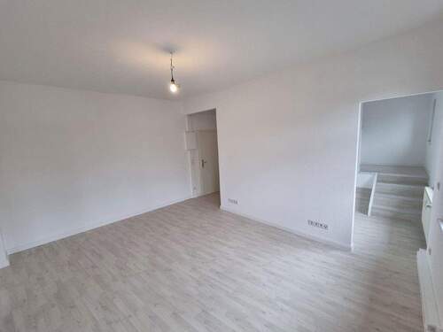 Wohnzimmer, Blick in Küche - 