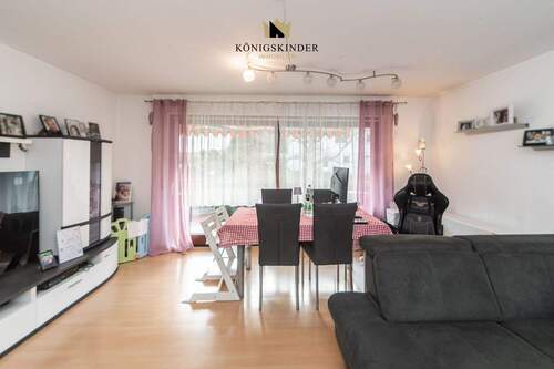 Großzügiger Wohn- und Essbereich mit Balkonzugang - 3 Zimmer Etagenwohnung zum Kaufen in Dettingen an der Erms