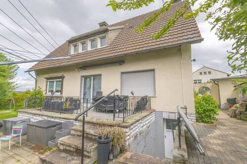Rückansicht des Hauses - 6 Zimmer Mehrfamilienhaus, Wohnhaus in Menden
