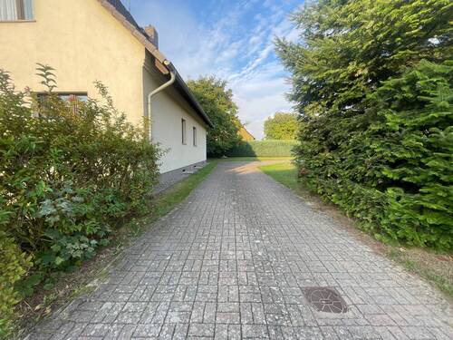 Grundstücksauffahrt.JPG - 4 Zimmer Einfamilienhaus in Katzow