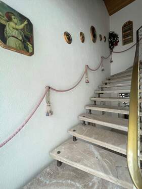 Treppenhaus in das 1 OG (2) - 
