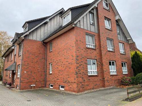 Ansicht Haus Straße - 3 Zimmer Etagenwohnung zur Miete in Wildeshausen