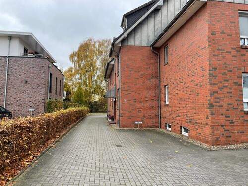 Ansicht Einfahrt Straße - 3 Zimmer Etagenwohnung in Wildeshausen