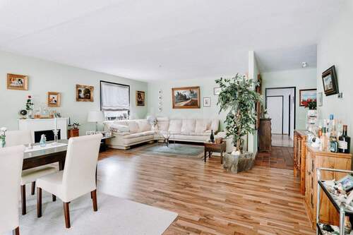 Wohn- und Essbereich EG - 