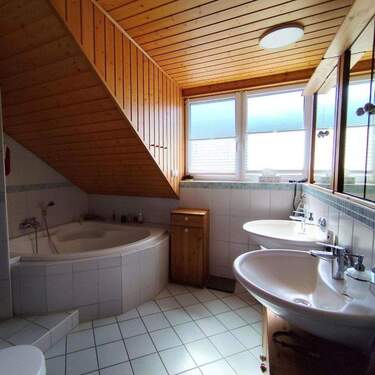 Bad OG - Doppelhaushälfte mit 172,30 m&sup2; in Ihringen zum Kaufen