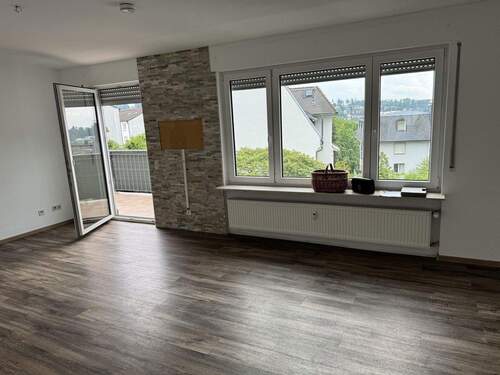 Wohnzimmer - 4 Zimmer Etagenwohnung zum Kaufen in Königstein im Taunus