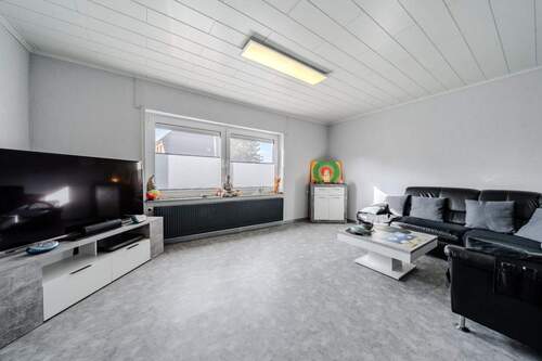 Wohnzimmer - 5 Zimmer Einfamilienhaus zum Kaufen in Krummhörn