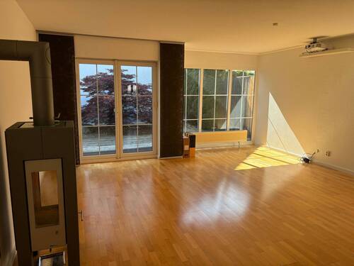 Toller Wohnbereich mit Kaminofen - 4 Zimmer Doppelhaushälfte zum Kaufen in Rödermark