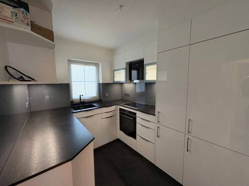 Hochwertige EBK (2020) mit Wifi und Bluetooth - 