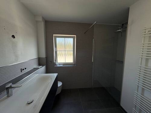 Badezimmer mit Dusche - 