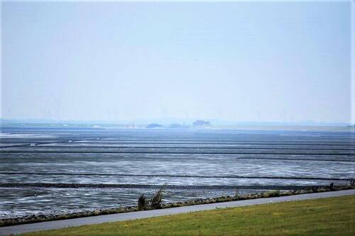 Blick über den Deich - 2 Zimmer Etagenwohnung in Nordstrand