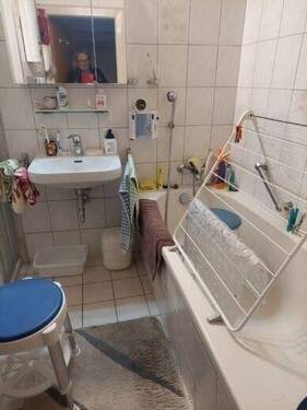 Bad im OG mit Wanne .... - 