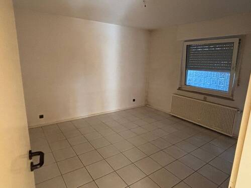 Zimmer im Erdgeschoss (Gewerbe) - 