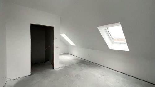 wohnliches DG mit Dachfenstern - 