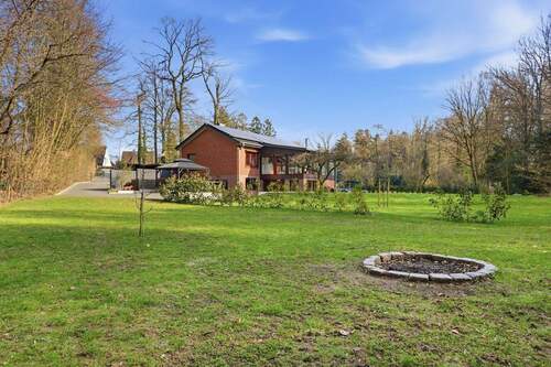 Blick vom Garten zum Haus - 