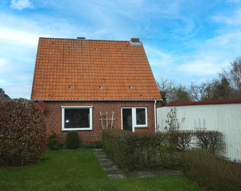 Außenansicht mit Garten - 