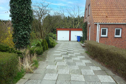 Auffahrt & Garage - 4 Zimmer Einfamilienhaus in Dingen