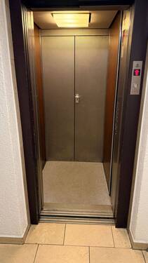 Aufzug - 3 Zimmer Etagenwohnung zum Kaufen in Köln