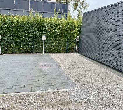 Die zwei Stellplätze mit Vorbereitung Wallbox - 