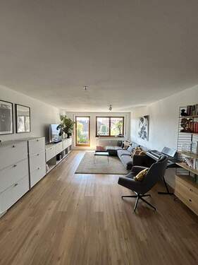 Wohnzimmer - 4 Zimmer Etagenwohnung zum Kaufen in Friedrichshafen