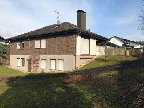 Bild 2 - 8 Zimmer Doppelhaushälfte zum Kaufen in Schnaittach