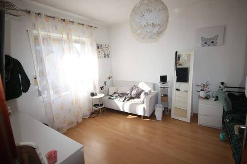 das hell gestaltete Kinderzimmer - 