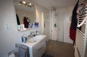 Blick in das frisch sanierte Badezimmer - 
