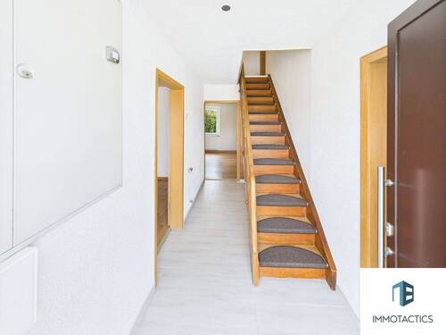 Eingangsbereich 1.OG Haupthaus - 9 Zimmer Mehrfamilienhaus, Wohnhaus in Hoppstädten