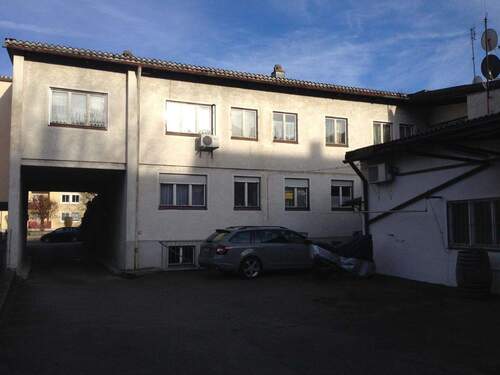 Hinterhof Gewerbe / Garagen - 