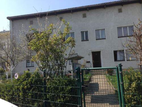 Vorderansicht - 1 Zimmer Mehrfamilienhaus, Wohnhaus zum Kaufen in Stuttgart Rot