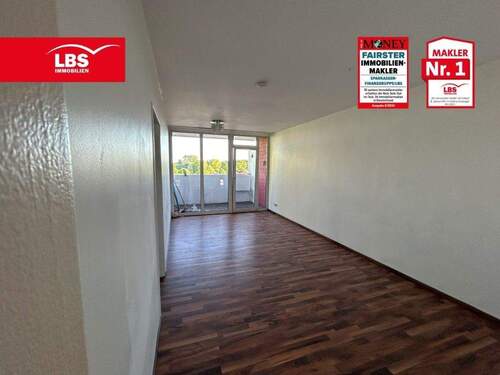 Wohnzimmer - Frisch renovierte 3-Zimmer-Wohnung mit Balkon in Rheda-Wiedenbrück