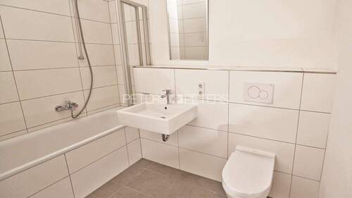 Badezimmer Beispiel - Etagenwohnung mit 94,80 m&sup2; in Hamburg zur Miete
