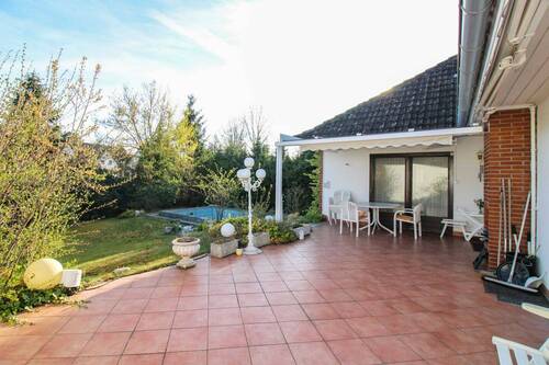 Terrasse - 8 Zimmer Einfamilienhaus zum Kaufen in Hambühren