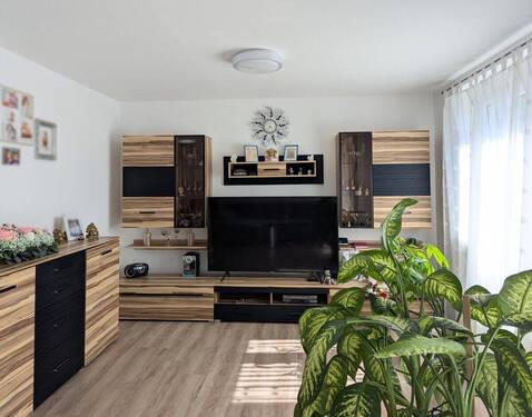 Freundlicher Wohnbereich - 3 Zimmer Etagenwohnung zum Kaufen in Dietenheim / Kreuthöfe
