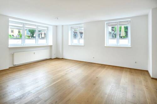 Großzügiges Wohnzimmer 