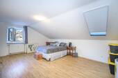Geräumiges Zimmer I DG - 