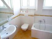 Bad/WC mit Wanne - 