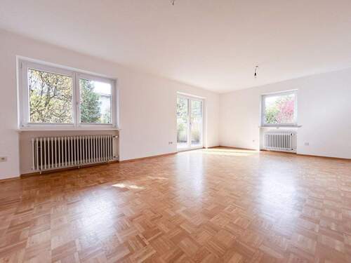 Großzügiges Wohnzimmer - 5 Zimmer Doppelhaushälfte in Gauting
